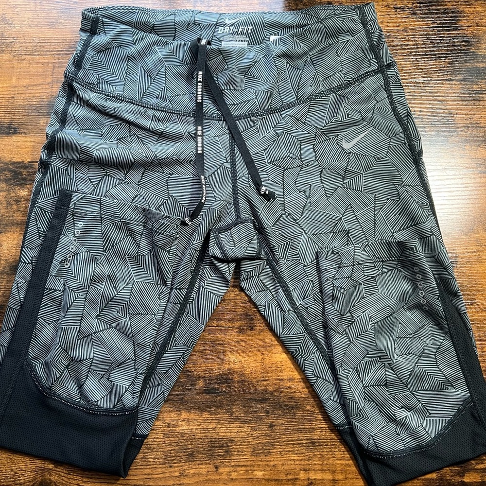 Nike Dry-Fit Leggings Women’s Small Black with Gray Geometric Design